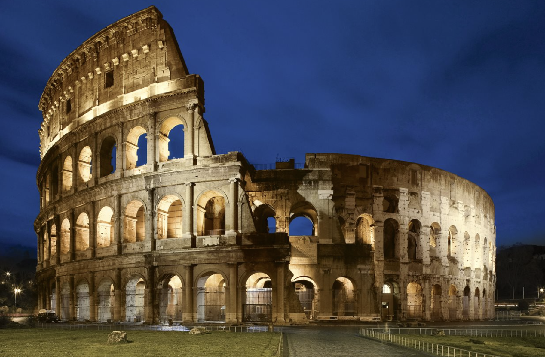 Turista que talló nombres en el Coliseo de Roma se disculpa y admite desconocimiento de su antigüedad